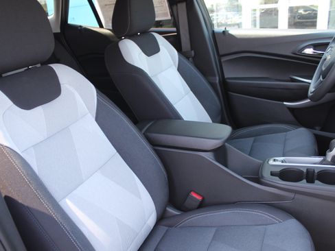 New 2026 Chevrolet Trax LS w/ LS Convenience Package FWD image 12