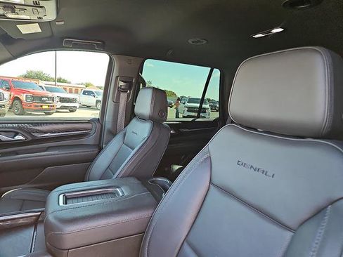 Used 2022 GMC Yukon Denali image 12