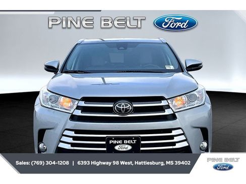 Used 2018 Toyota Highlander XLE FWD image 3