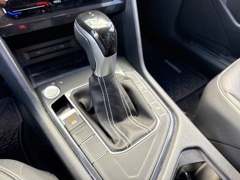 Certified 2023 Volkswagen Tiguan SE R-Line FWD image 32