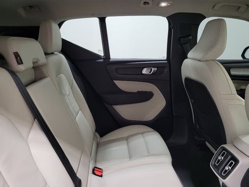 Used 2023 Volvo XC40 B4 Ultimate FWD image 19
