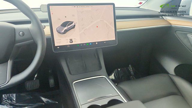 Used 2025 Tesla Model Y Long Range RWD image 47