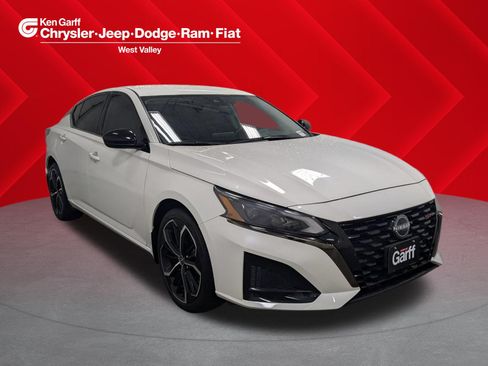 Used 2023 Nissan Altima 2.5 SR AWD/4WD image 1