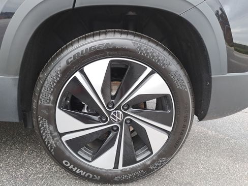 New 2026 Volkswagen Taos SE image 29