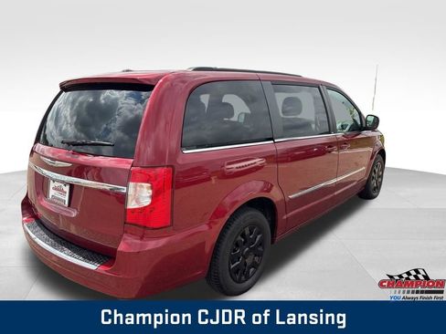 Used 2012 Chrysler Town & Country Touring w/ Entertainment Group #1 FWD image 8