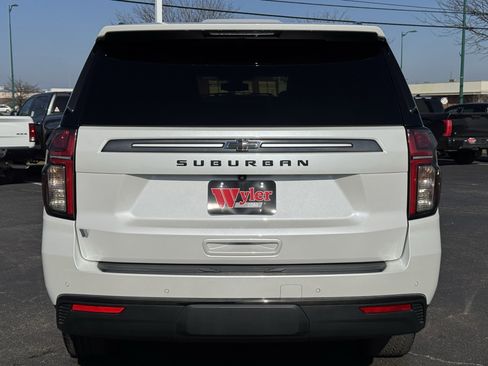 Used 2022 Chevrolet Suburban Z71 image 19