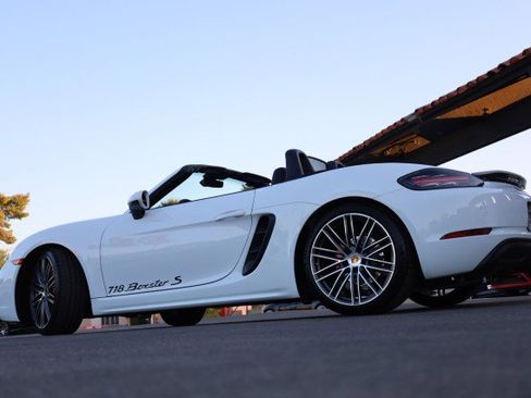 Used 2024 Porsche 718 Boxster S RWD image 18