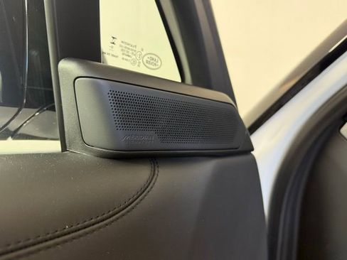 New 2025 Land Rover Range Rover SV image 27