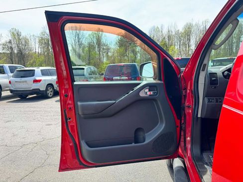 Used 2006 Nissan Frontier NISMO w/ (J01) Sunroof Pkg image 9