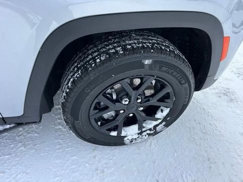 New 2025 Jeep Grand Cherokee Altitude AWD/4WD image 33