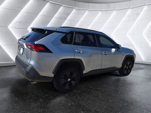 Used 2021 Toyota RAV4 XLE image 5