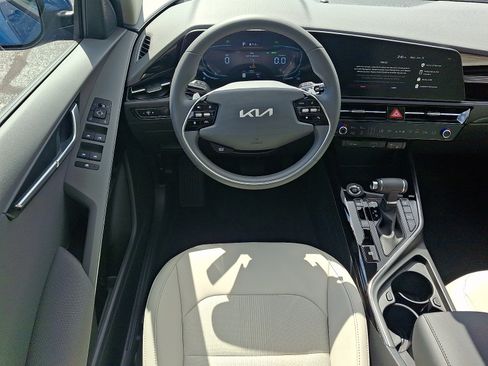 New 2026 Kia Niro EX FWD image 7