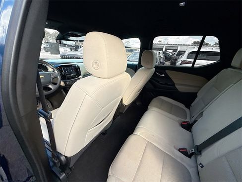 Used 2022 Chevrolet Traverse LS image 27