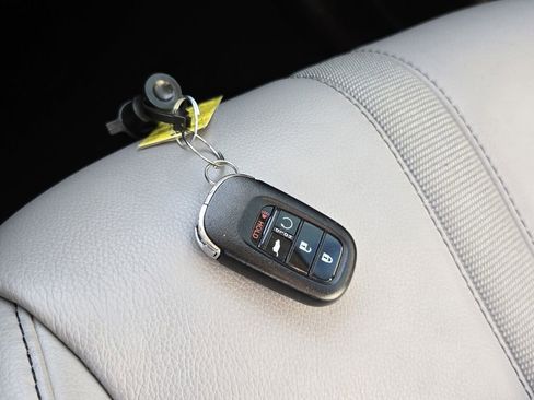 Used 2025 Honda Pilot Touring image 21