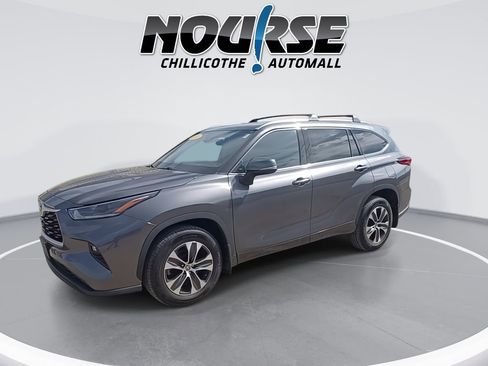 Used 2021 Toyota Highlander XLE image 4