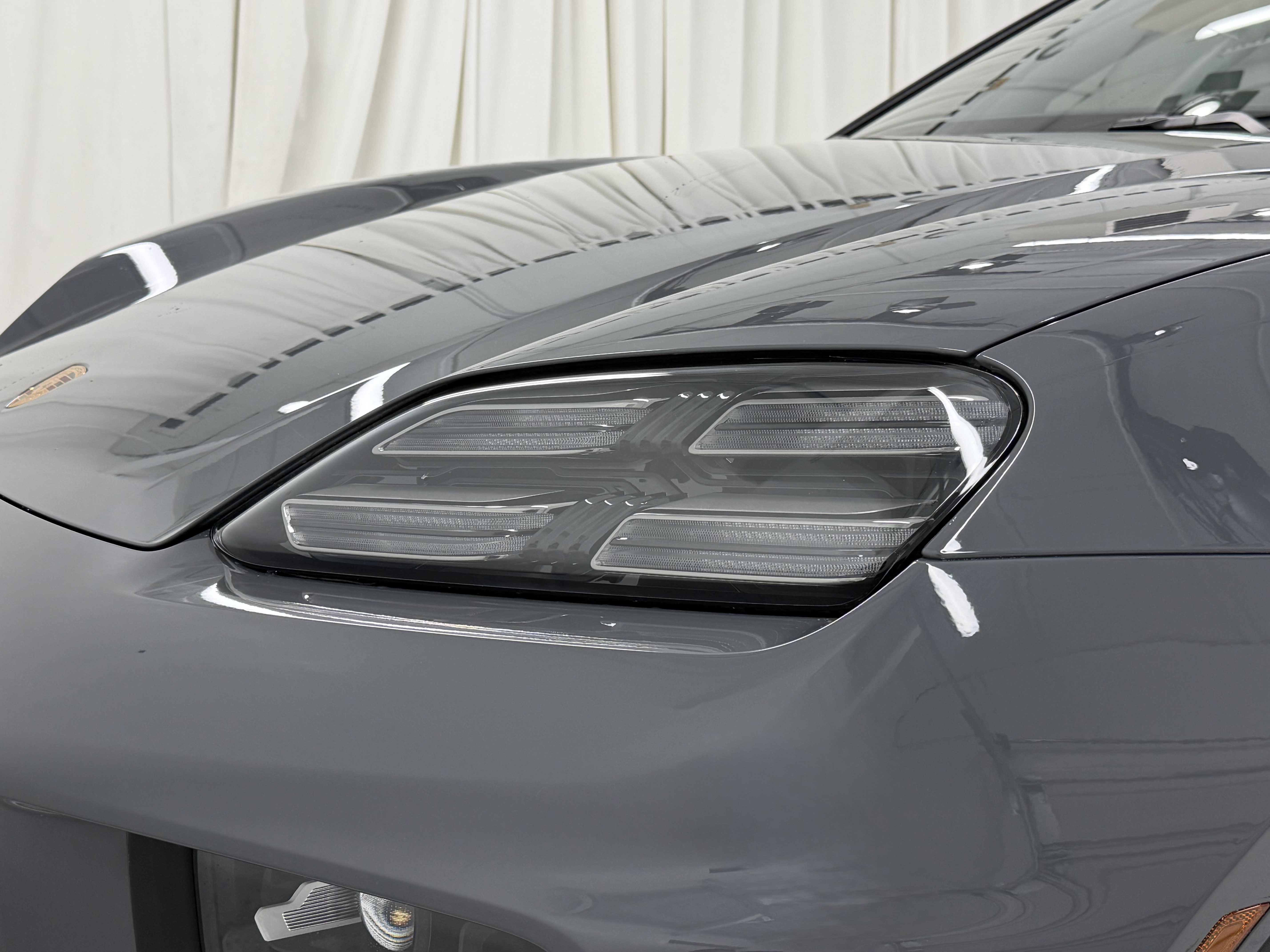 Used 2025 Porsche Macan 4S Electric AWD/4WD image 17