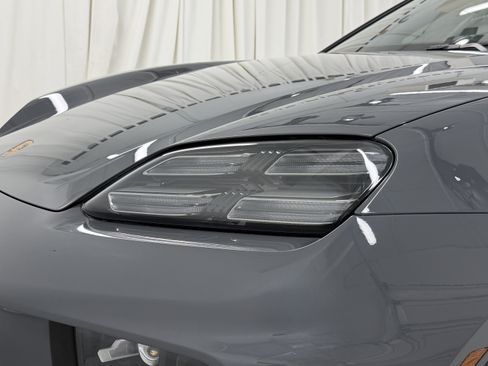 Used 2025 Porsche Macan 4S Electric AWD/4WD image 17