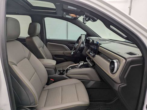 Used 2025 Chevrolet Colorado ZR2 w/ Midnight Edition AWD/4WD image 23
