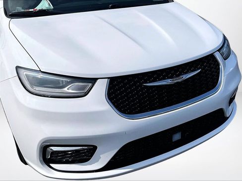 Used 2022 Chrysler Pacifica Touring-L FWD image 27
