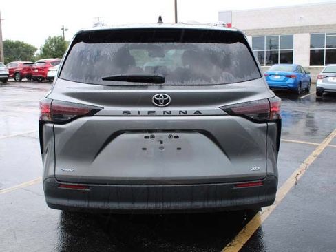 Certified 2026 Toyota Sienna XLE FWD image 6