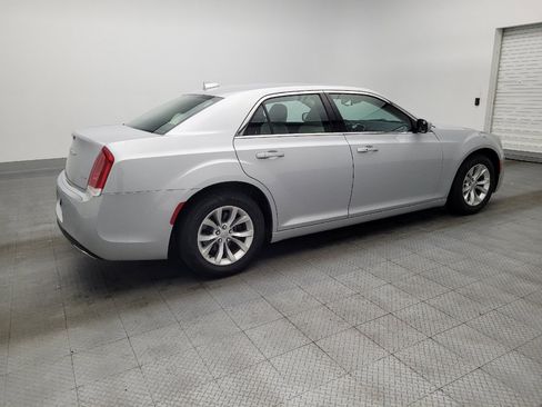Used 2020 Chrysler 300 Touring image 10