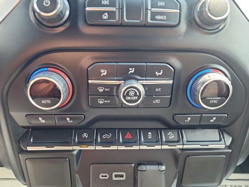 Certified 2021 Chevrolet Silverado 1500 LT AWD/4WD image 15
