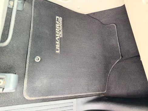 Used 2014 Dodge Grand Caravan SXT image 36