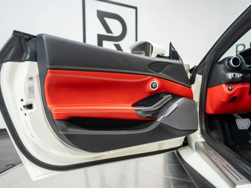 Used 2019 Ferrari Portofino image 41