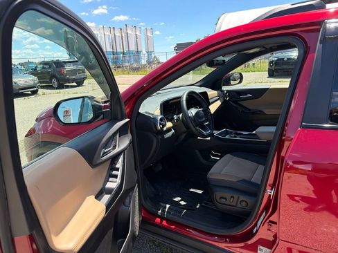 Used 2025 Chevrolet Equinox ACTIV w/ Safety and Technology Package AWD/4WD image 13