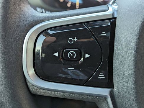 Used 2022 Volvo XC60 B5 R-Design w/ Advanced Package image 16