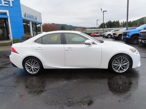 Used 2014 Lexus IS 250 w/ Navigation Package RWD image 9