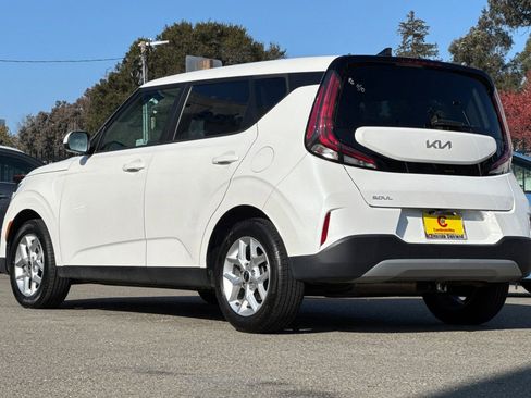 Used 2023 Kia Soul LX w/ LX Technology Package image 6