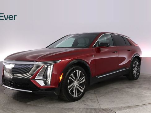 Used 2024 Cadillac Lyriq Luxury AWD/4WD image 2