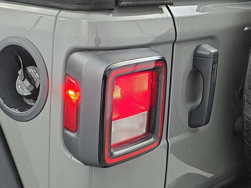 Used 2023 Jeep Wrangler Sport S image 31