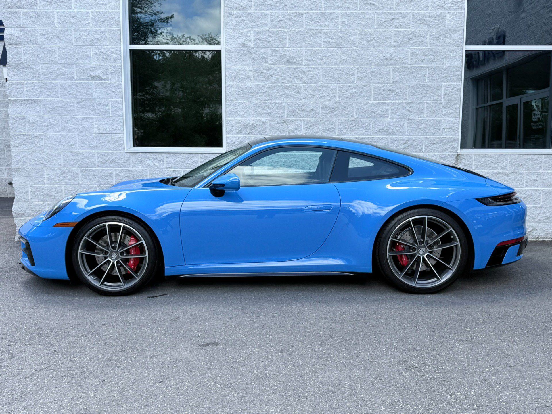 Used 2024 Porsche 911 Carrera S RWD image 4