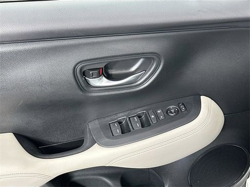 Used 2023 Honda HR-V LX image 22
