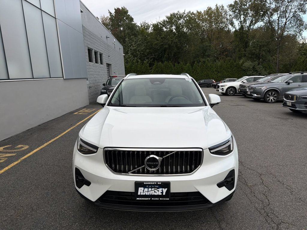 Certified 2024 Volvo XC40 B5 Plus w/ Climate Package AWD/4WD image 3