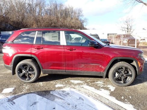 New 2025 Jeep Grand Cherokee Limited w/ Black Appearance Package image 8