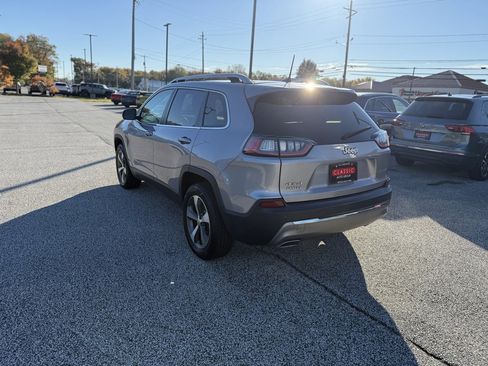 Used 2020 Jeep Cherokee Limited image 3