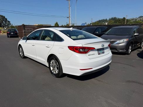 Used 2016 Hyundai Sonata SE w/ Cargo Package FWD image 7
