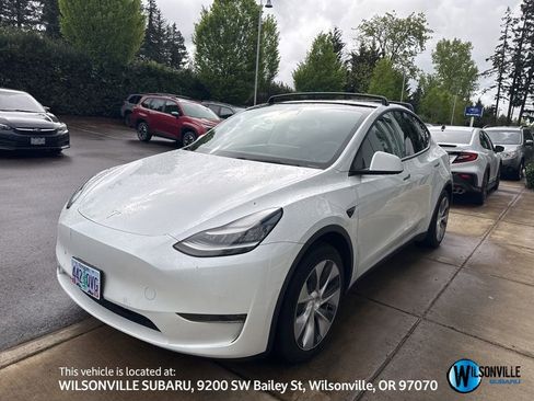 Used 2020 Tesla Model Y Long Range image 1