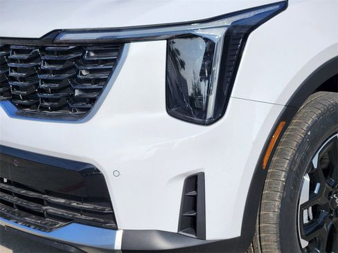 New 2025 Kia Sorento S image 6