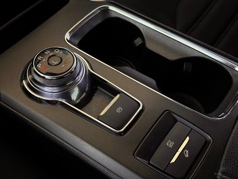 Used 2019 Ford Fusion SE FWD image 39