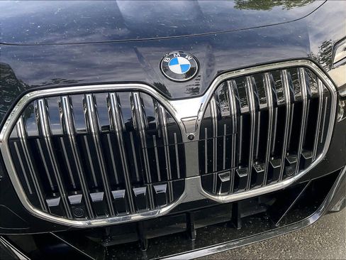 Used 2023 BMW 740i image 29