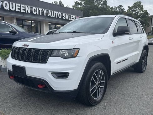 Used 2018 Jeep Grand Cherokee Trailhawk AWD/4WD image 2
