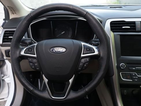 Used 2018 Ford Fusion SE w/ Fusion SE Technology Package FWD image 23