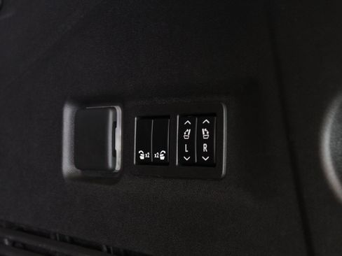 Used 2023 GMC Yukon XL AT4 w/ Technology Package AWD/4WD image 83