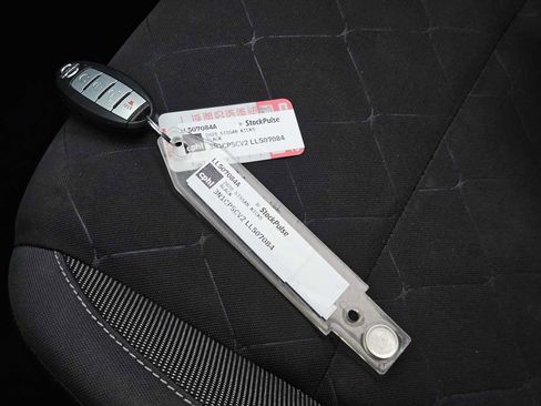 Used 2020 Nissan Kicks SV image 32