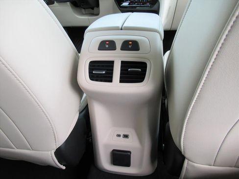 Used 2023 Buick Envision Avenir FWD image 33