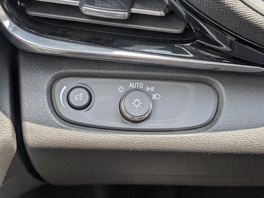 Used 2024 Buick Envista Sport Touring w/ Convenience I Package FWD image 22